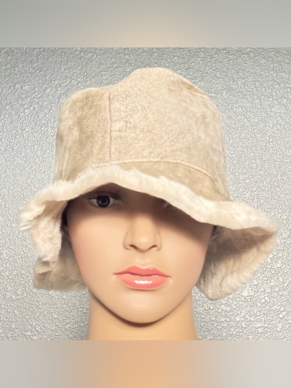 Vintage Owen Barry Women's Sheepskin Bucket Hat in Light Gray